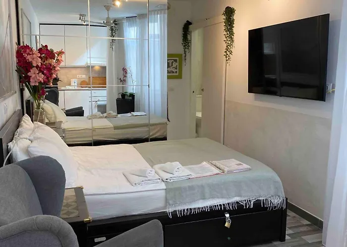 Interior Serviced Apartment *